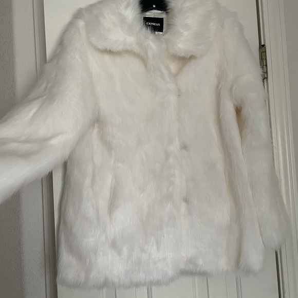 - Faux fur coat - Picture 6 of 6